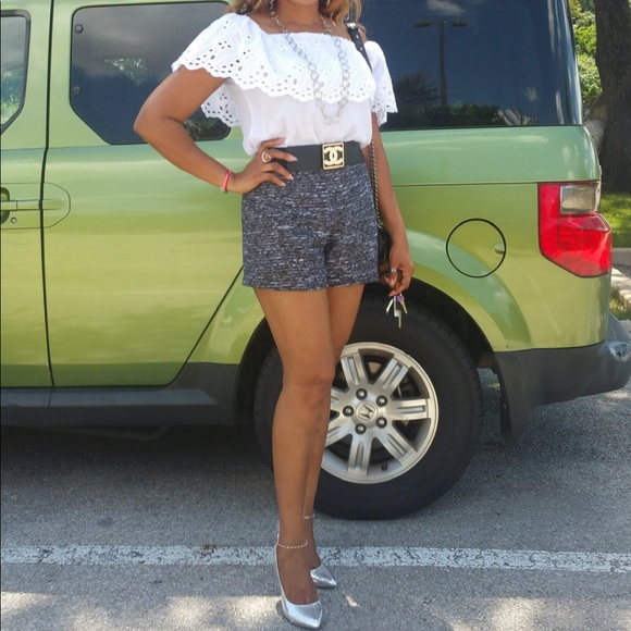 Short for sale - Picture 1 of 6